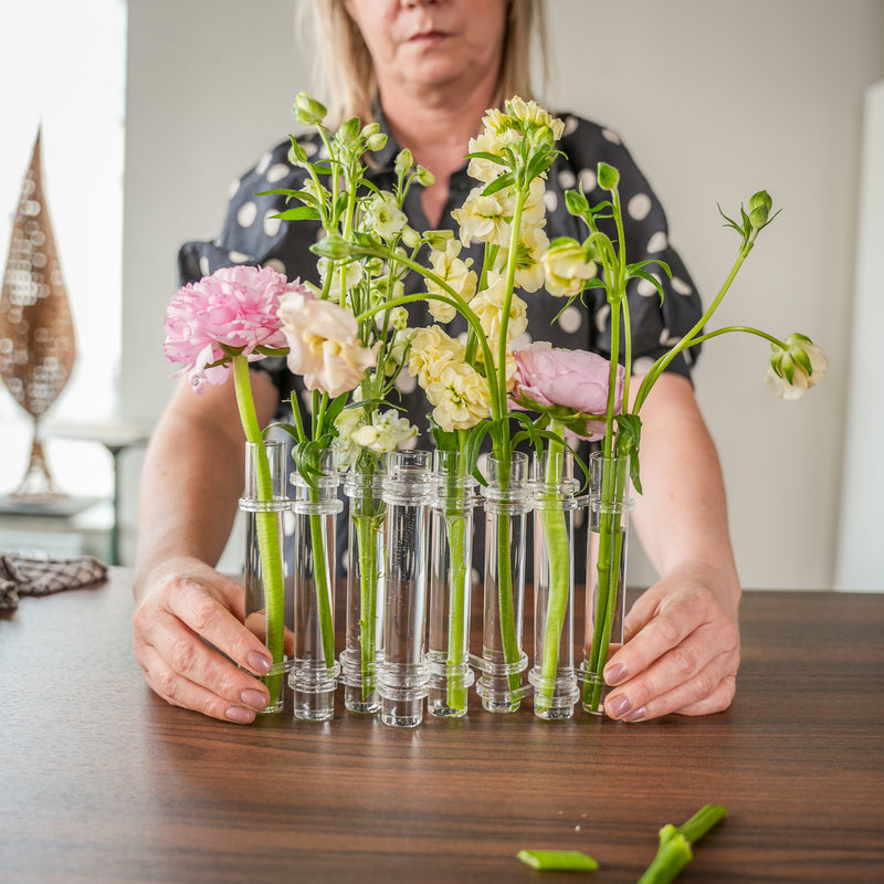 Vue détaillée du matériau en verre épuré et du style minimaliste de la flûte Flower Flute