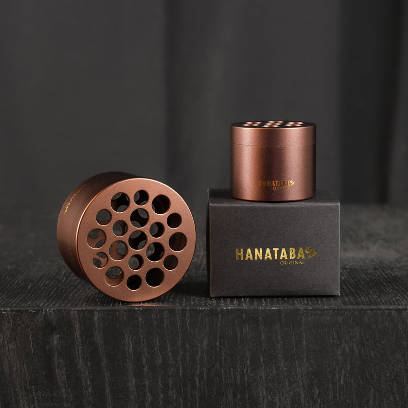 Hanataba Muddy Brown : produit d'arrangement floral utilisé pour créer de beaux bouquets